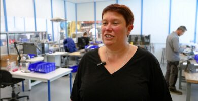 Sarah, chef d’atelier instrumentation chez Prodont Holliger – Acteon